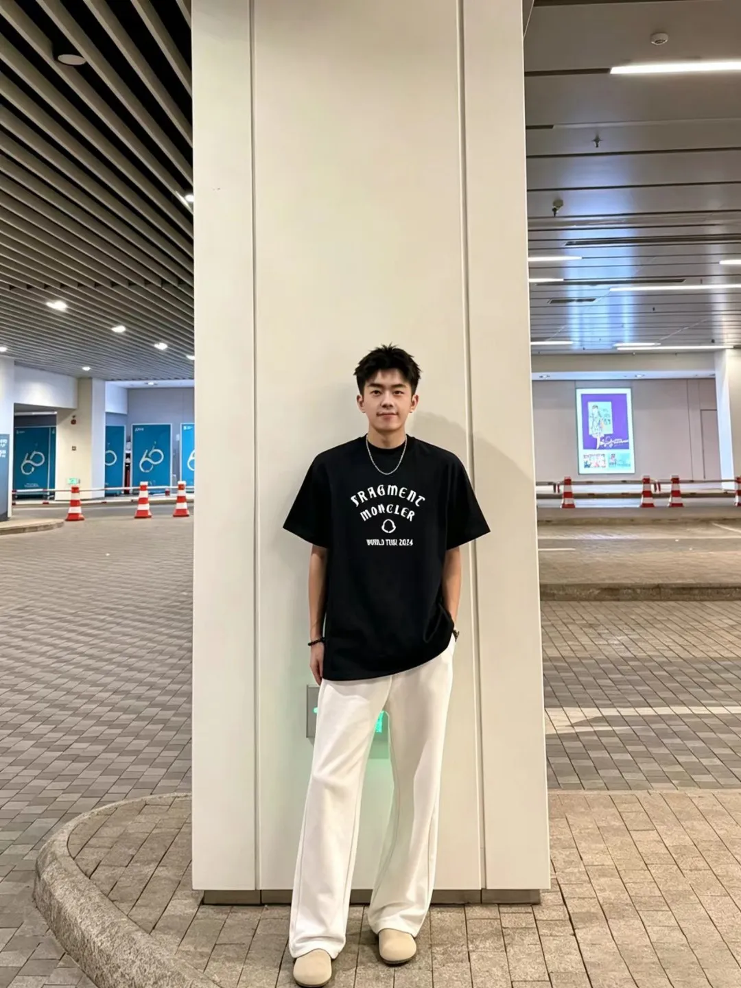 √